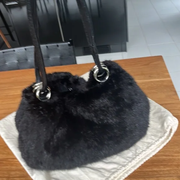 GORGEOUS RABBIT FUR ADRIANNA LANDAU SHOULDER BAG - Picture 2 of 7